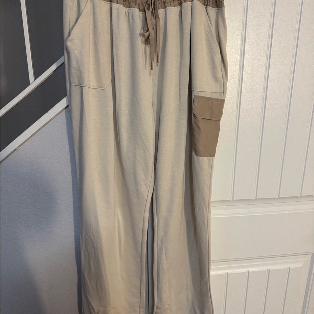 Tek Gear Cream and Tan Cargo Pants Relaxed Fit